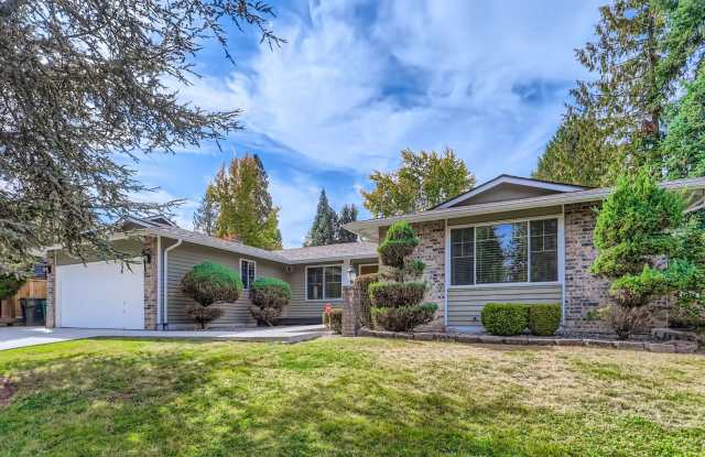 Peaceful neighborhood setting within walking distance to Microsoft Campus and Grass Lawn Park photos photos