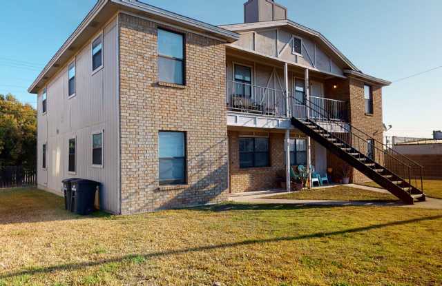 FULLY REMODELED GORGEOUS FOURPLEX WITH LUXURY VINYL PLANK! photos photos