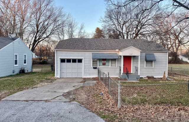 2553 E. Bennett St. - 2553 East Bennett Street, Springfield, MO 65804