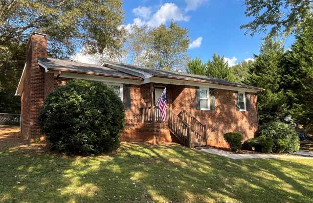 Spacious 3-Bedroom, 2-Bathroom Brick Home Gallery 1