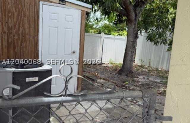 5641 SW 39th St photos photos