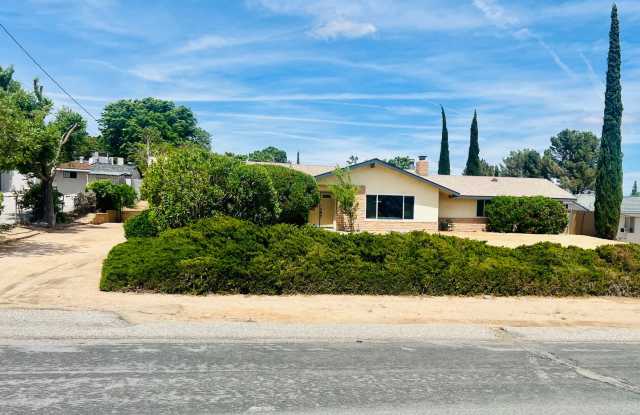 Scenic Hillside Living – Spacious 3 Bed, 2 Bath with Sweeping Views photos photos Scenic Hillside Living – Spacious 3 Bed, 2 Bath with Sweeping Views photos photos
