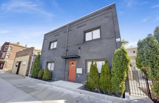 2405 S Leavitt Street photos photos