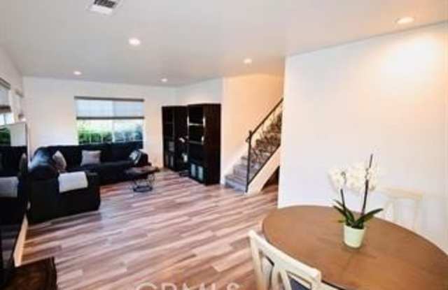 6501 Vanalden - 6501 Vanalden Avenue, Los Angeles, CA 91335