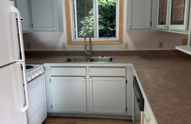 20761 White Oak Dr Gallery 2