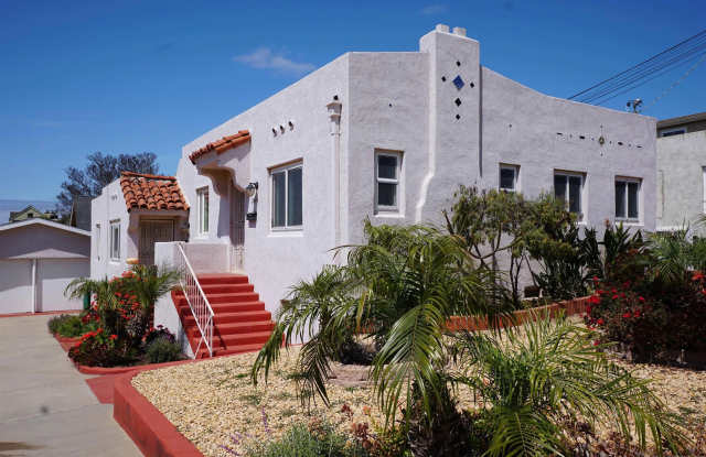 2444 Curlew St photos photos