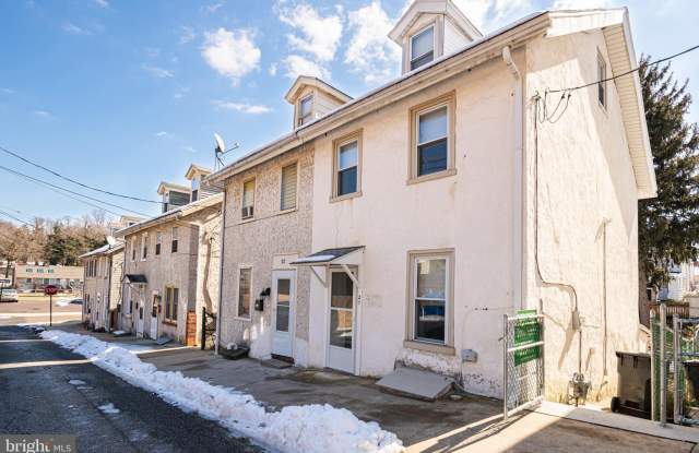 21 HALL STREET - 21 Hall Street, Phoenixville, PA 19460