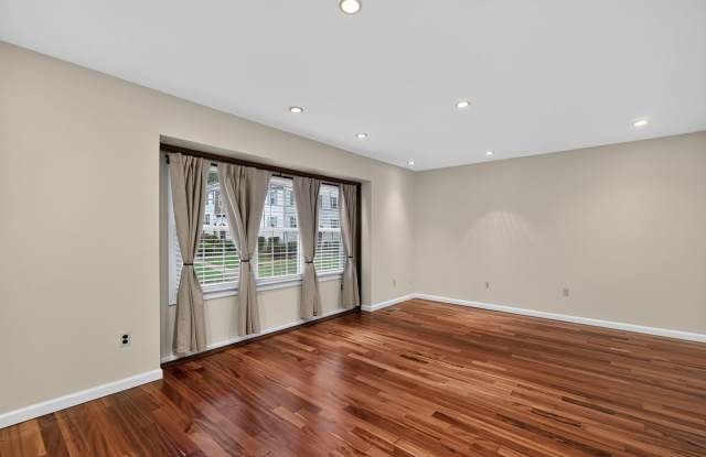 Charming 3BR Townhome in Upper Marlboro Gallery 1