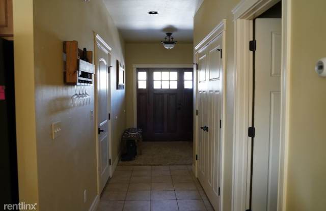 858 Advance Dr Gallery 2