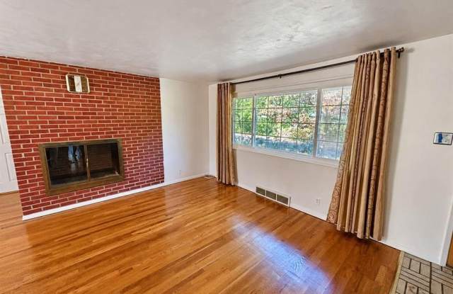 10056 Briarwood Drive Gallery 2