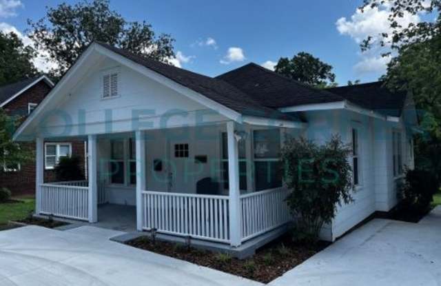1408 Polo Rd - Available 6/1/2028-5/23/2029 (priced by room) Fully furnished! Gallery 1