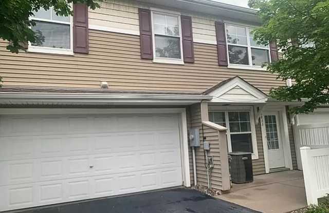 Beautiful Colonial 3 Bedroom Townhome in Woodbury! photos photos
