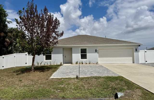 949 SW Fisherman Avenue photos photos