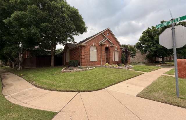 8640 Woodcreek Drive Gallery 2