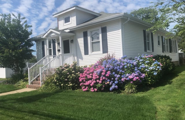 22 Riverdale Avenue - 22 Riverdale Avenue, Monmouth Beach, NJ 07750