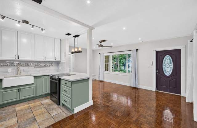 320 SW 12th Ave photos photos