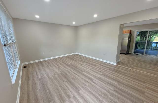 9549 FINGERBOARD Road Gallery 4