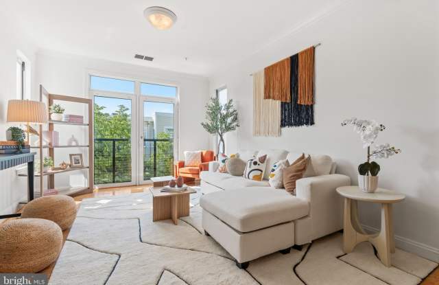 1391 PENNSYLVANIA Avenue SE unit: 408 - 1391 Pennsylvania Avenue Southeast, Washington, DC 20003