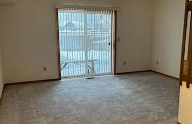 2 Bedroom Eagle River Townhome! Gallery 4