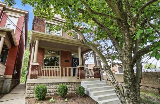 Charming 4BR House in Bellevue Gallery 3