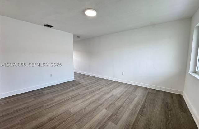 9355 SW 39th St Gallery 3