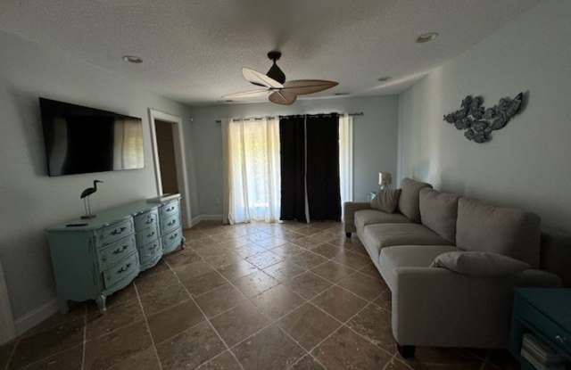 Immaculate 4 bedroom 3.5 bath Home at North End Gallery 3