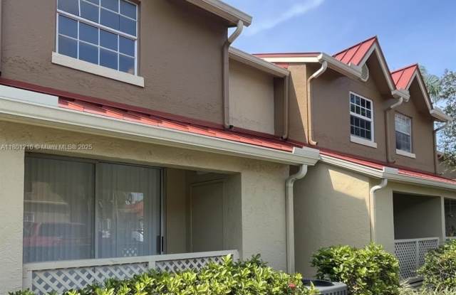 18352 NW 68th Ave photos photos