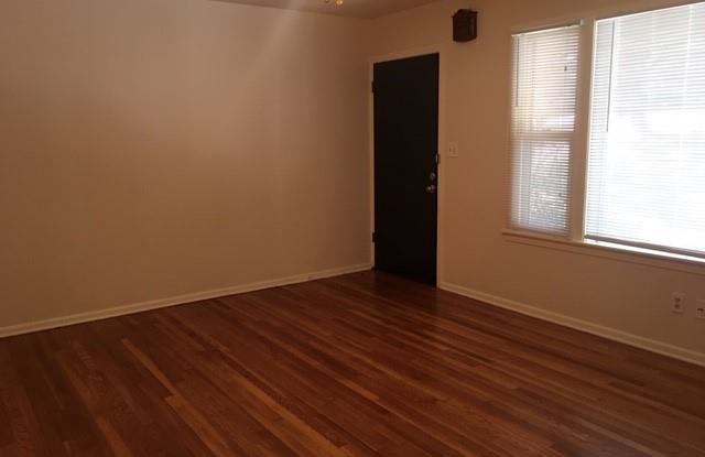 585 Lakeview Circle Gallery 3