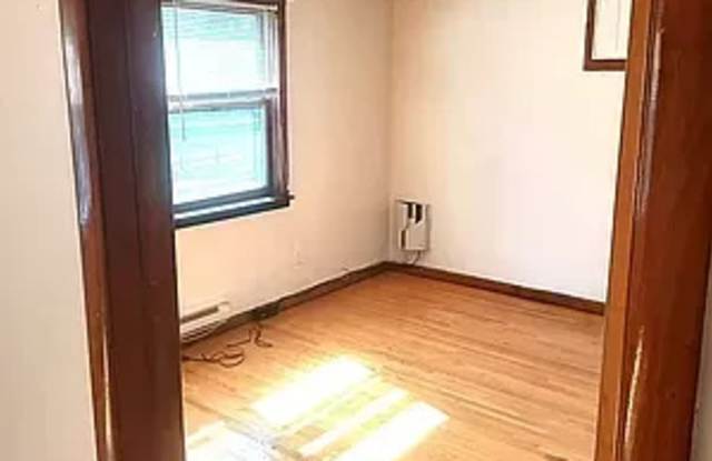 869 Forest Avenue Gallery 3
