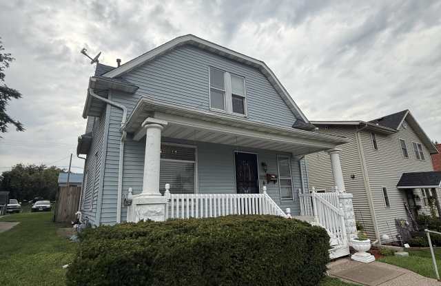 911 1/2 E 6th St - 911 1/2 East 6th Street, Muscatine, IA 52761