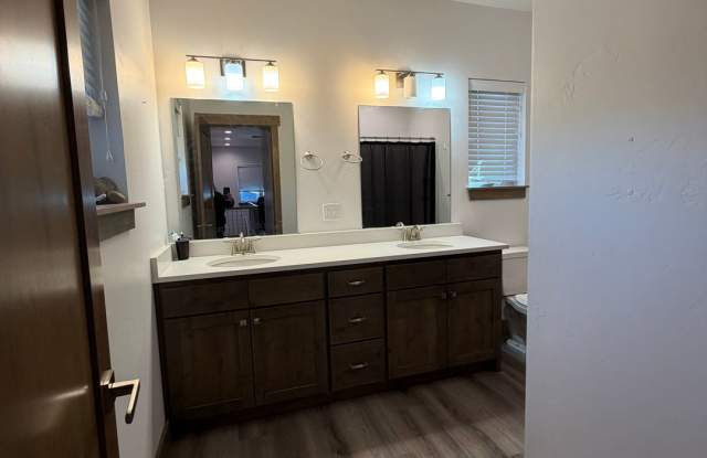 Beautiful & modern unfurnished 3-bedroom, 2.5-bath townhome in Victor Gallery 4