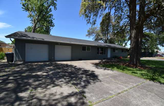 Elegant 4-Bedroom Corner-Lot Home - 3102 Southeast Pine Street, Albany, OR 97322