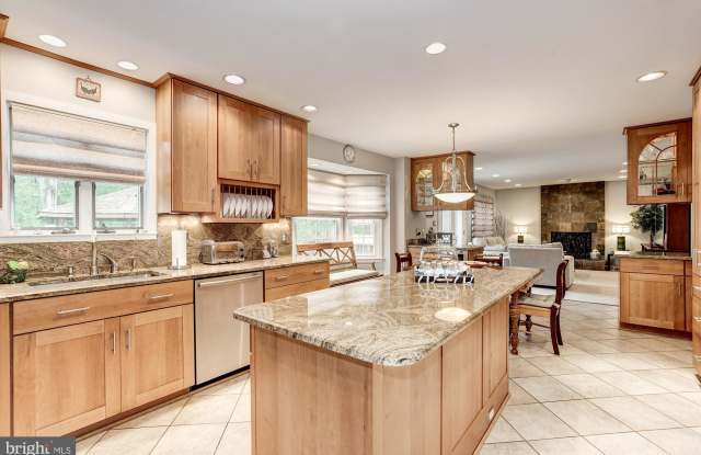 12841 VALLEYWOOD DRIVE Gallery 3