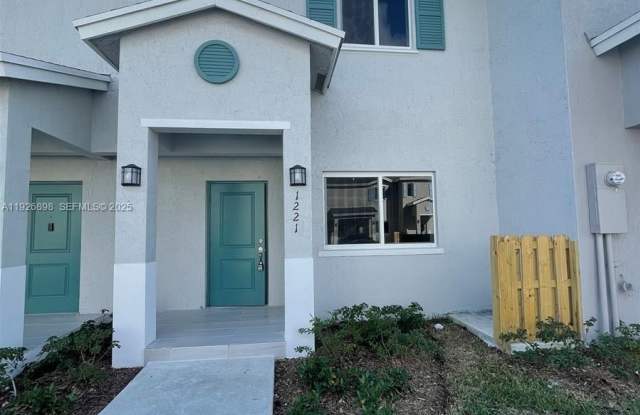 1221 NW 4th Ln photos photos