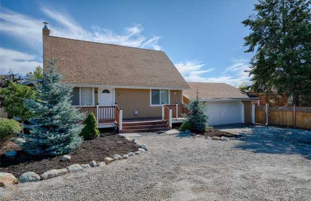 Spacious 3bd/2ba + Office and 2-Car Garage on 1/2 Acre Minutes from Downtown Kalispell!!! Gallery 1