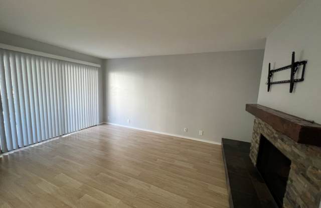 Cute Condo in Central Camarillo Gallery 4