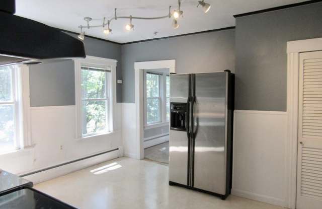 6 Stoughton Avenue Gallery 4