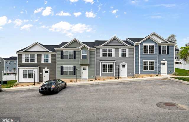 211 SIENNA LN - 211 Sienna Lane, York County, PA 17356