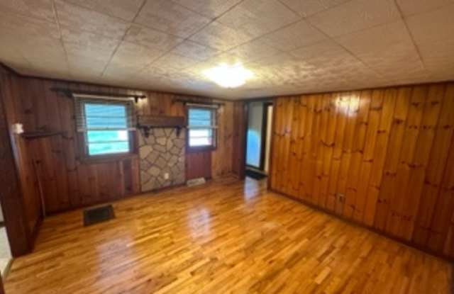 4493 Horse Shoe Road Gallery 2