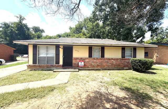 ** 3 bed 1.5 bath located in Regency park ** Call 334-366-9198 to schedule a self-tour photos photos
