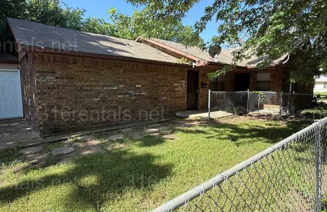 $865 - 2 bedroom/ 1 bathroom - Duplex photos photos