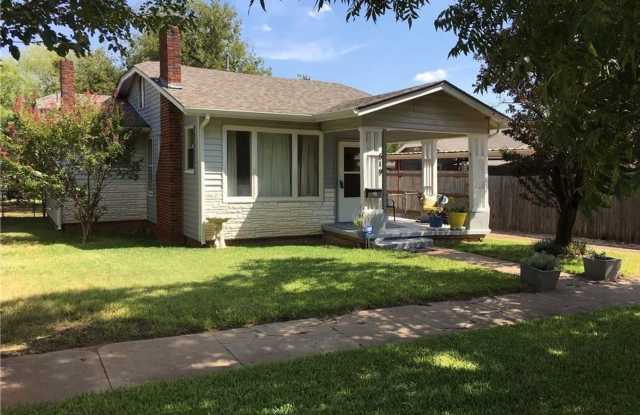 CHARMING COTTAGE 2 bed, 1 bath home! NEWLY PAINTED INTERIOR! photos photos