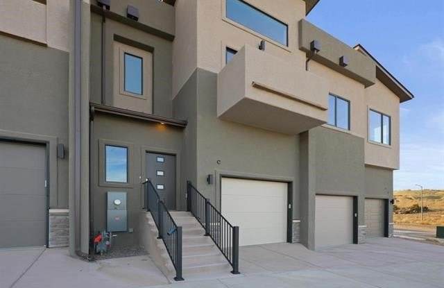 392 W Ridges Boulevard Gallery 1