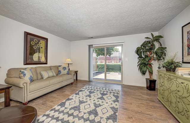 Greenwood Oaks Townhomes Gallery 4