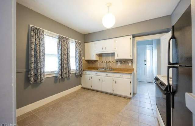 2100 Wascana Avenue - Up Gallery 4