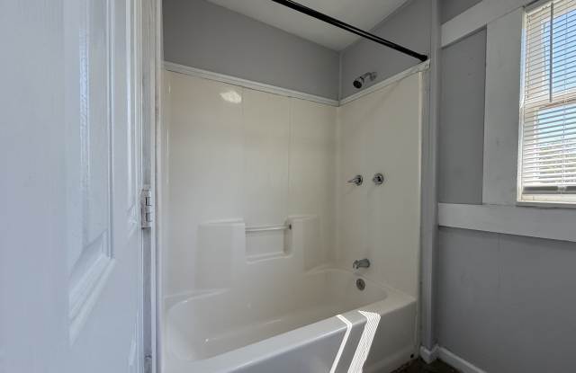 650 Riverside Dr photos photos