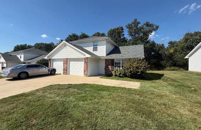 Beautiful 3 bed, 2 bath Duplex Gallery 4