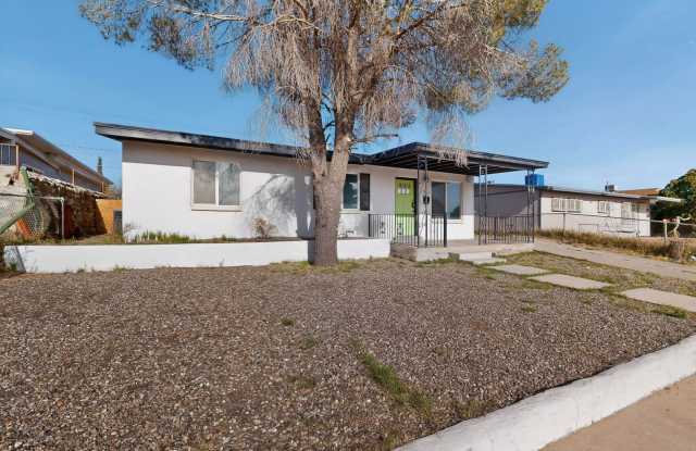 Charming 3 bedroom, 1 bath home in Central East El Paso! photos photos