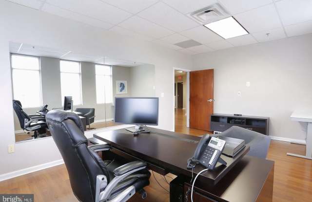 19420 GOLF VISTA Plaza Gallery 2
