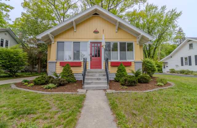 Fully-Furnished Retreat in the Heart of Suttons Bay! photos photos